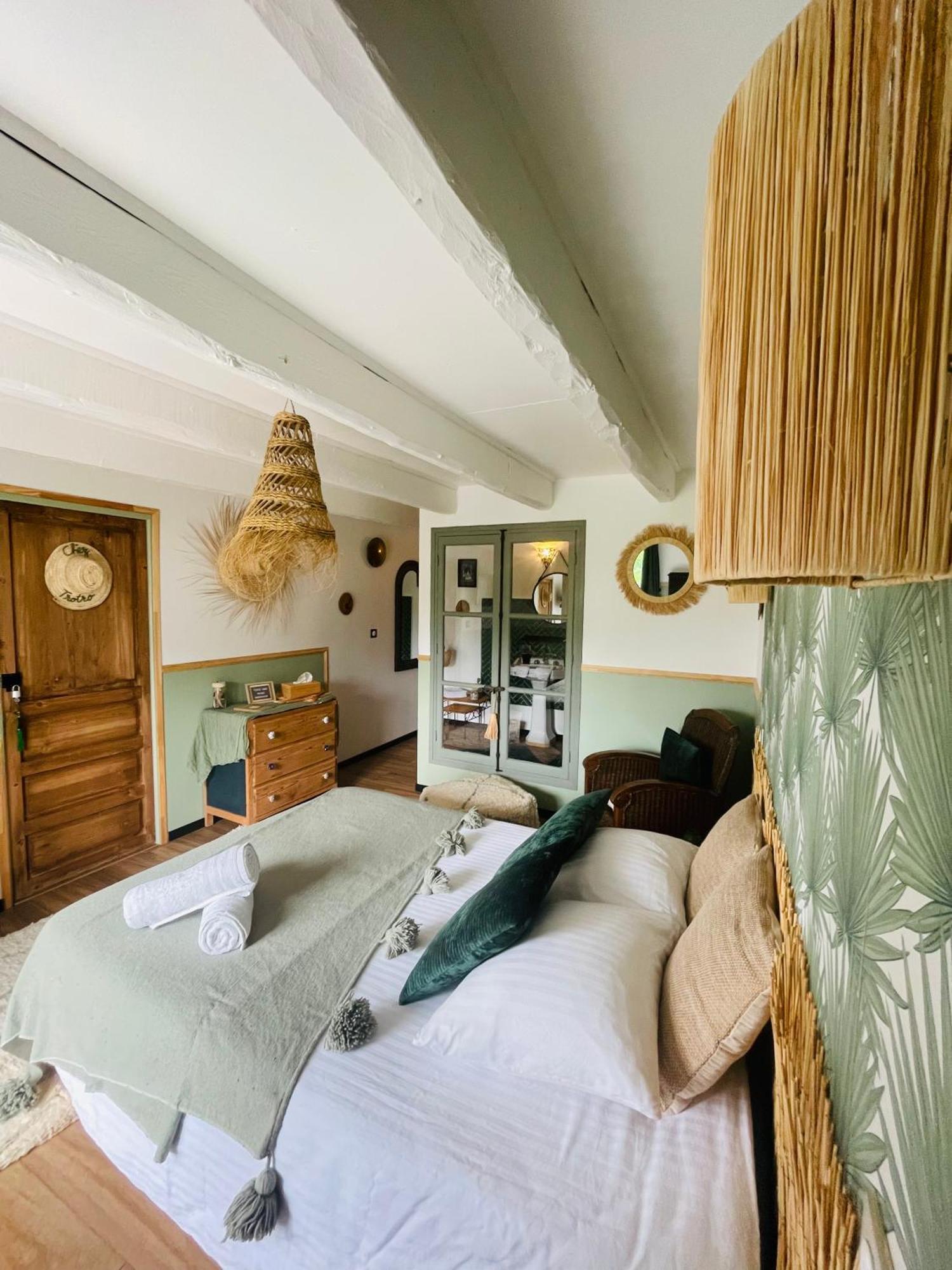 Appartamento Chez Trotro Saint-Pierre-de-Plesguen Esterno foto