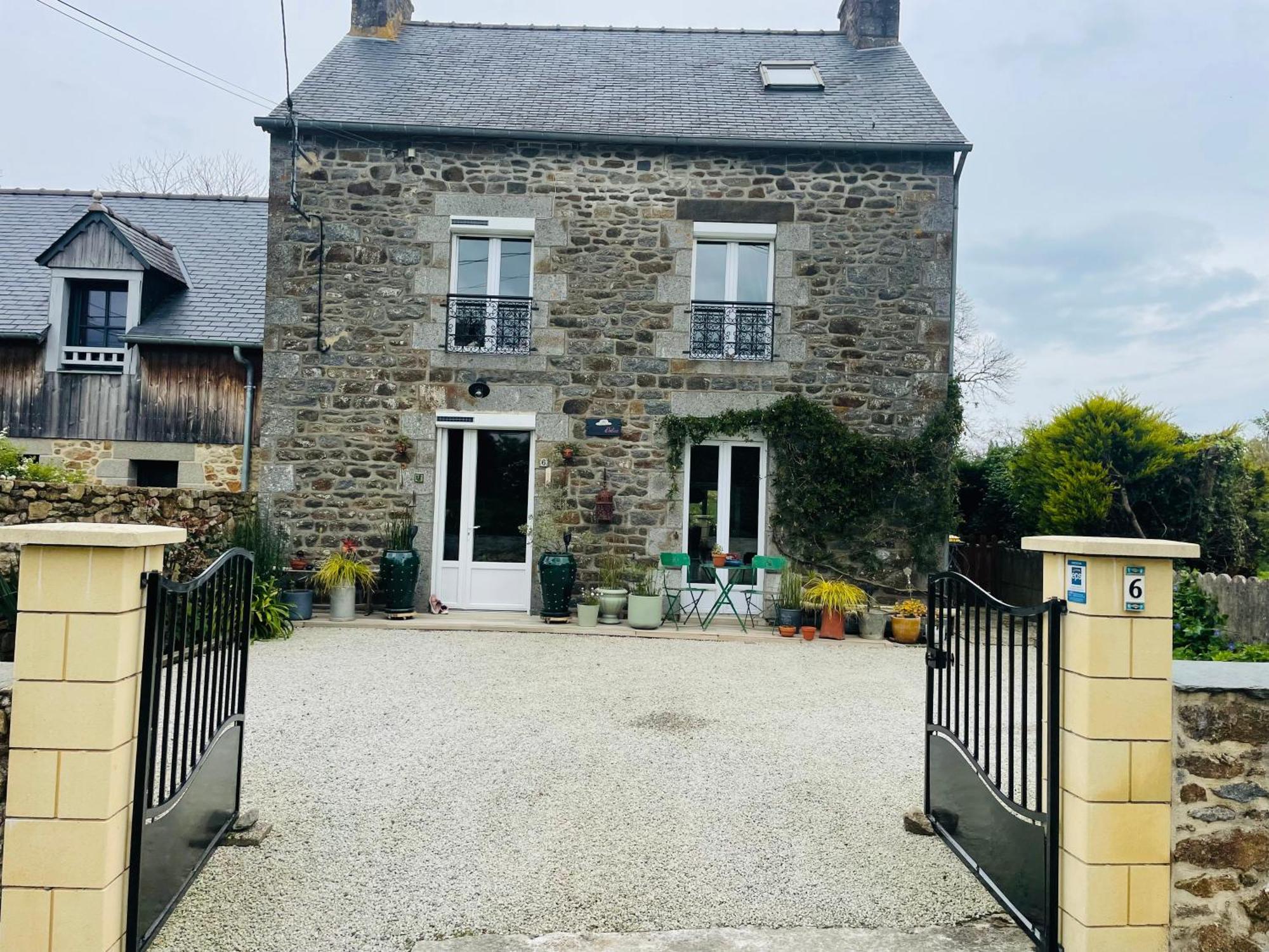 Appartamento Chez Trotro Saint-Pierre-de-Plesguen Esterno foto